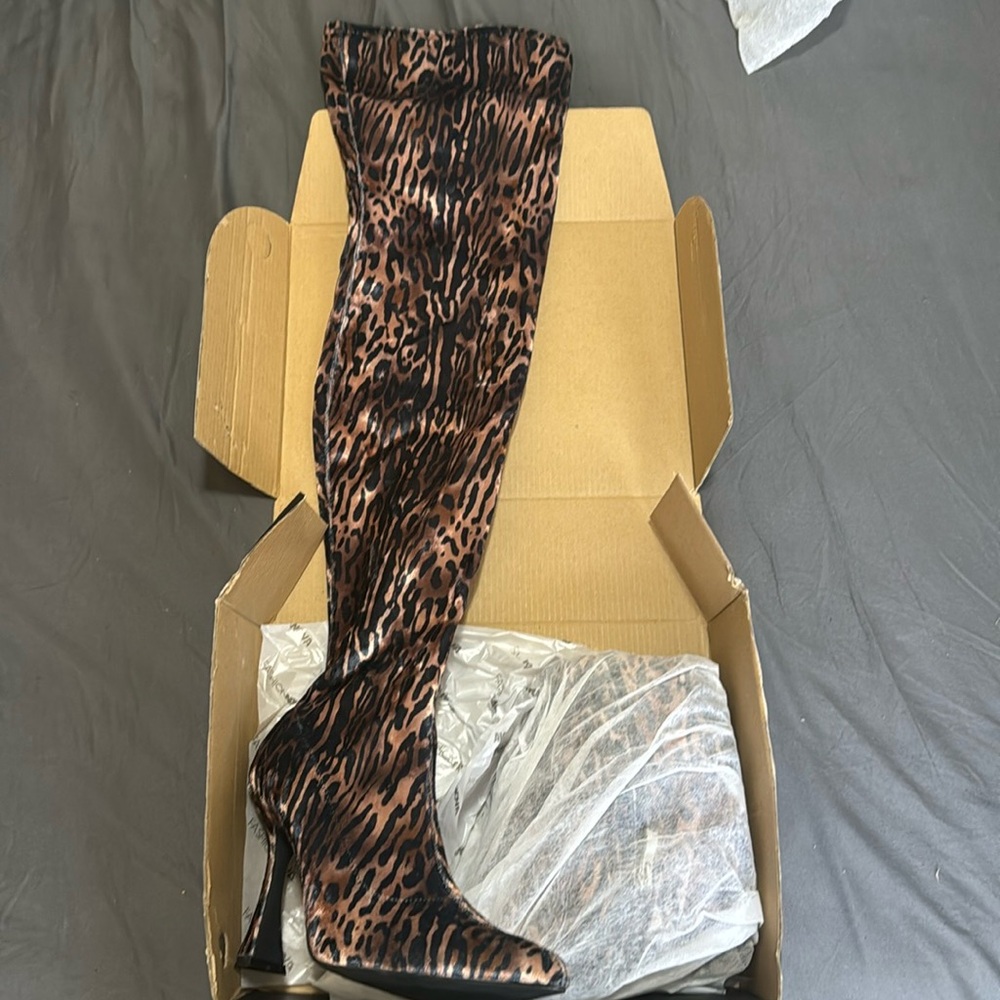 Leopard thigh high heel boots BRAND NEW NEVRR WORN‼️
